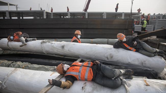 WUHAN, CHINA - JANUARY 28: (CHINA OUT) Construction workers rest on building materials as new hospitals are built to tackle the coronavirus on January 28, 2020 in Wuhan, China. Wuhan Huoshenshan hospital will be completed on February 2nd and put into use on February 5th, with the capacity of 1000 beds. (Photo by Getty Images)