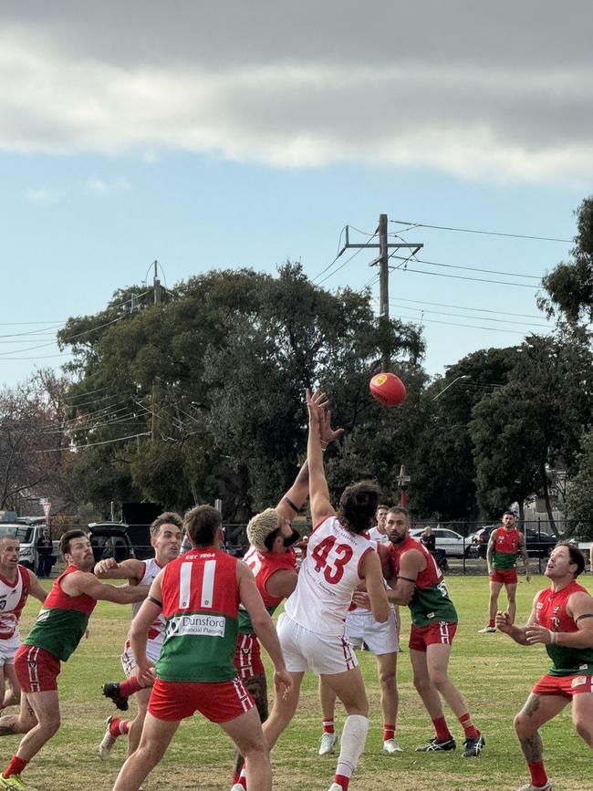 Jordan Doherty wins a ruck tap out for Sorrento. Picture: Simon McEvoy