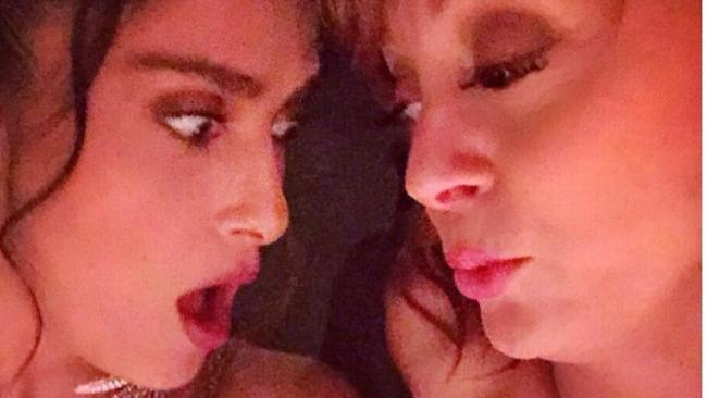 650px x 366px - Susan Sarandon, Salma Hayek compare cleavage in hilarious red carpet moment  | news.com.au â€” Australia's leading news site