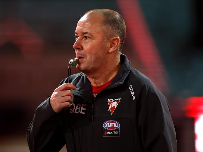 Coach Scott Gowans and the Sydney Swans AFLW team have thier first ever training session on the SCG on July 11, 2022. Photo by Phil Hillyard (Image Supplied for Editorial Use only - **NO ON SALES** - Â©Phil Hillyard )