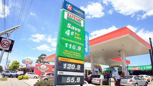 The Caltex petrol station at High Street, Glen Waverley.