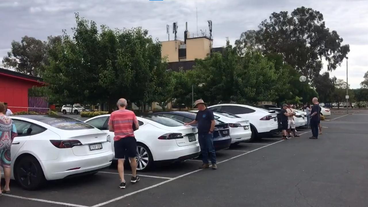 EV owners queuing to charge their cars at Wodonga. Picture: @PhillWilliamsABC