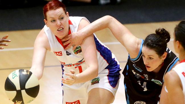 Tara Robinson of the Lightning during the WNBL match between the SEQ Stars and the Adelaide Lightning. Pic Darren England.