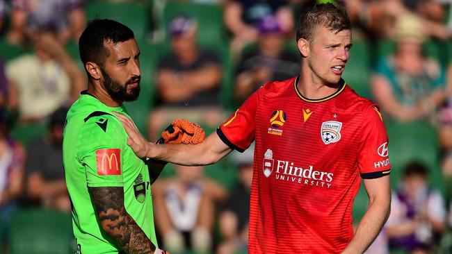 Jordan Elseyand Paul Izzo feel the heat in Perth. (Photo by Daniel Carson/Getty Images)