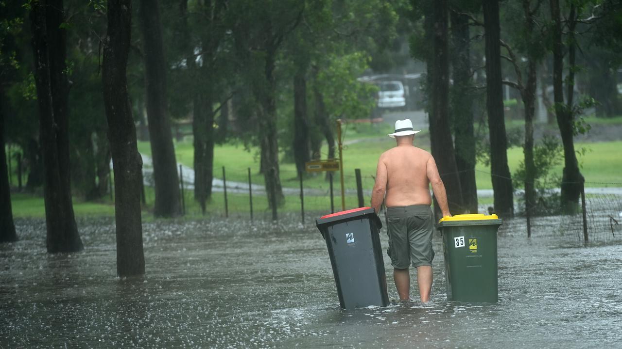 Water levels were on the rise in Pitt Town on Wednesday. Picture: NCA NewsWire / Jeremy Piper