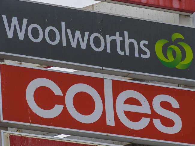 ADELAIDE, AUSTRALIA - NewsWire Photos JUNE 15 2022: Coles and Woolworths signage. Picture: NCA NewsWire / Roy VanDerVegt