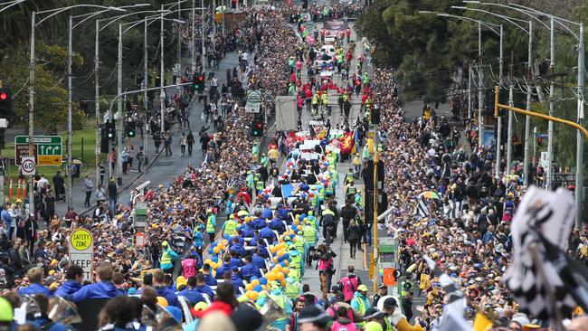 Fans line the streets during the AFL Grand Final Parade in Melbourne. (AAP Image/David Crosling)