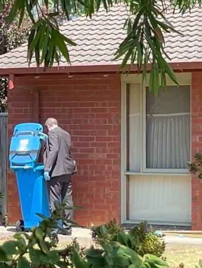 Detectives at a home on Pick Ave, Mount Gambier, where the body of Rachel Moresi has been found. Picture: Natalie Vikhrov