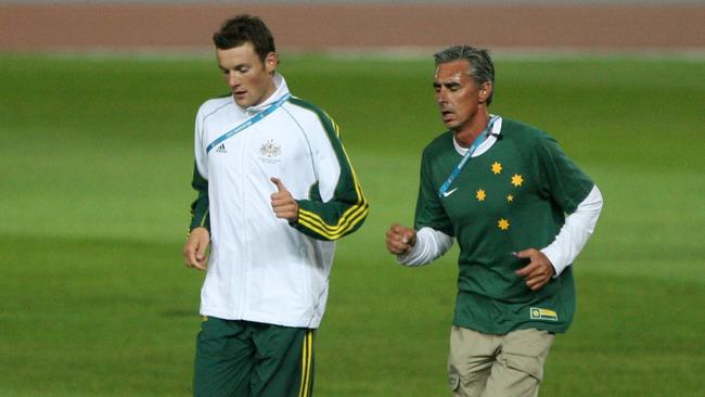 Craig Mottram and coach Nic Bideau warm down in an empty MCG stadium