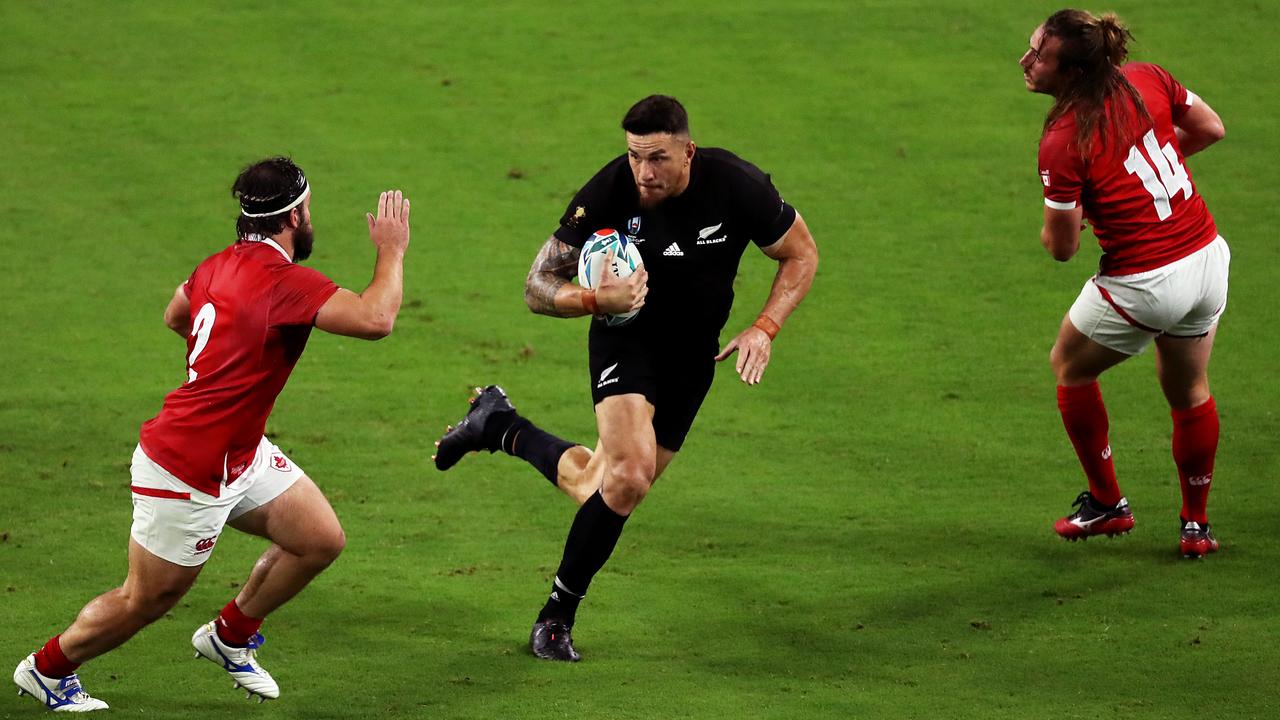 Sonny Bill Williams runs with the ball. (Photo by Shaun Botterill/Getty Images)