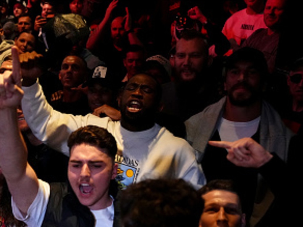 Siya Kolisi (white sweatshirt) and Eben Etzebeth (R) cheer on Dricus du Plessis. Picture: Jeff Bottari/Zuffa LLC