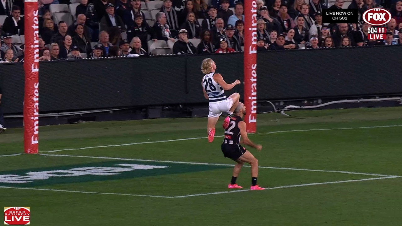 Ollie Dempsey lights up the MCG with huge hanger