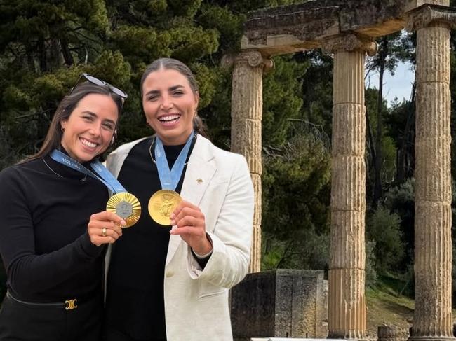 Jess Fox's pilgrimage to Olympia with sister Noemie.