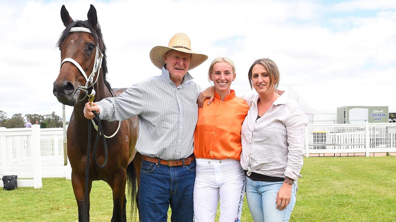 Shanae O'Meara and Austy Coffey and her mother Joy Williams. Picture: Racing Photos