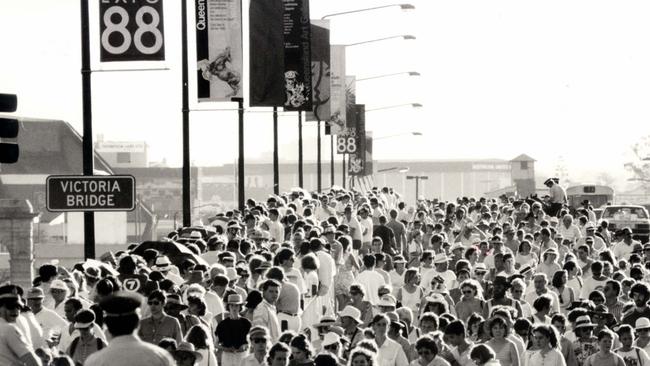 The crowds on Victoria Bridge.