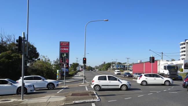 There is always a steady flow of traffic coming off Creek Rd and onto Logan Rd, which goes past Mt Gravatt Central. Photo: Kristy Muir