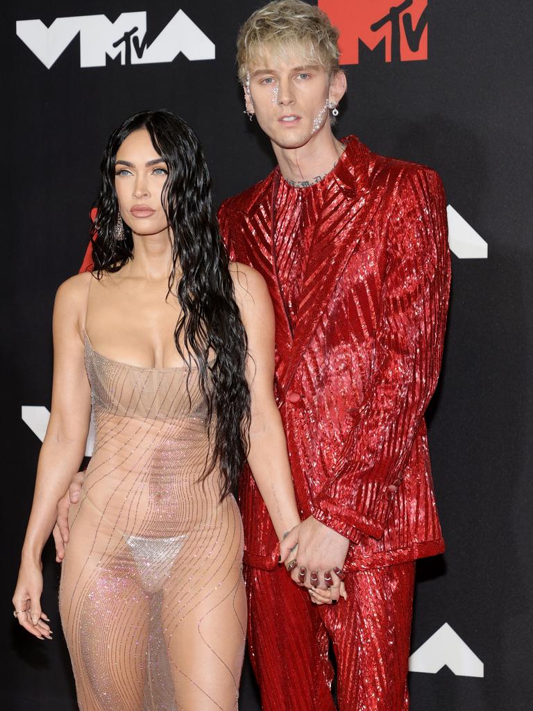 Fox and Machine Gun Kelly rocked some bold looks on the red carpet. (Photo by Jamie McCarthy/Getty Images for MTV/ ViacomCBS)