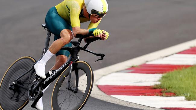 Australia will be hoping Rohan Dennis can raise the bar in the road time trial in Paris.