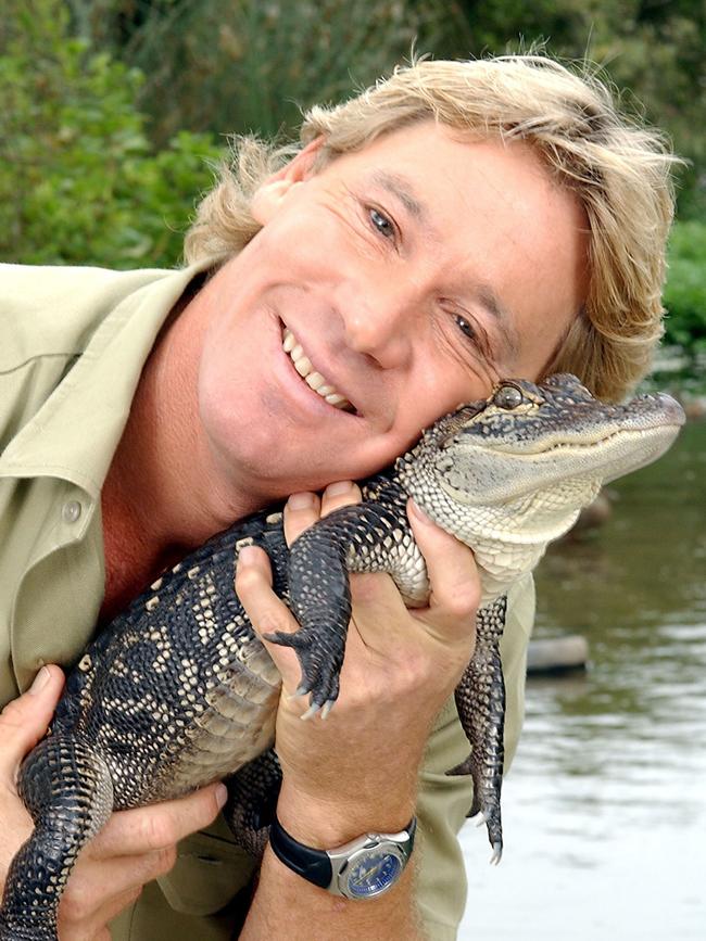 |Crocodile Hunter| Steve Irwin with a young alligator at the San Francisco Zoo in California in 2002.