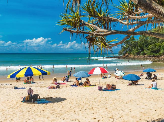 M62K73 NOOSA, AUSTRALIA, : People enjoying summer at Noosa main beach - a famous tourist destination in Queensland, Australia.Photo - AlamyEscape 1 Dec 2024