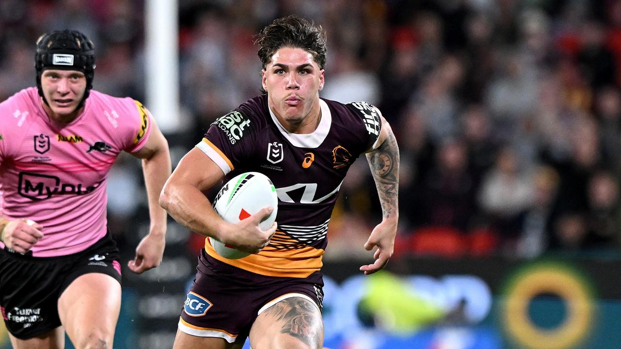 NRL 2024 Reece Walsh signs new deal to stay with the Broncos  