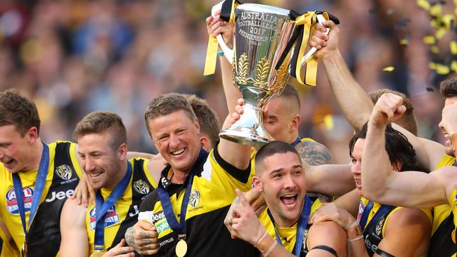 Tigers coach Damien Hardwick holds the Premiership Cup aloft after the 2017 Grand Final.