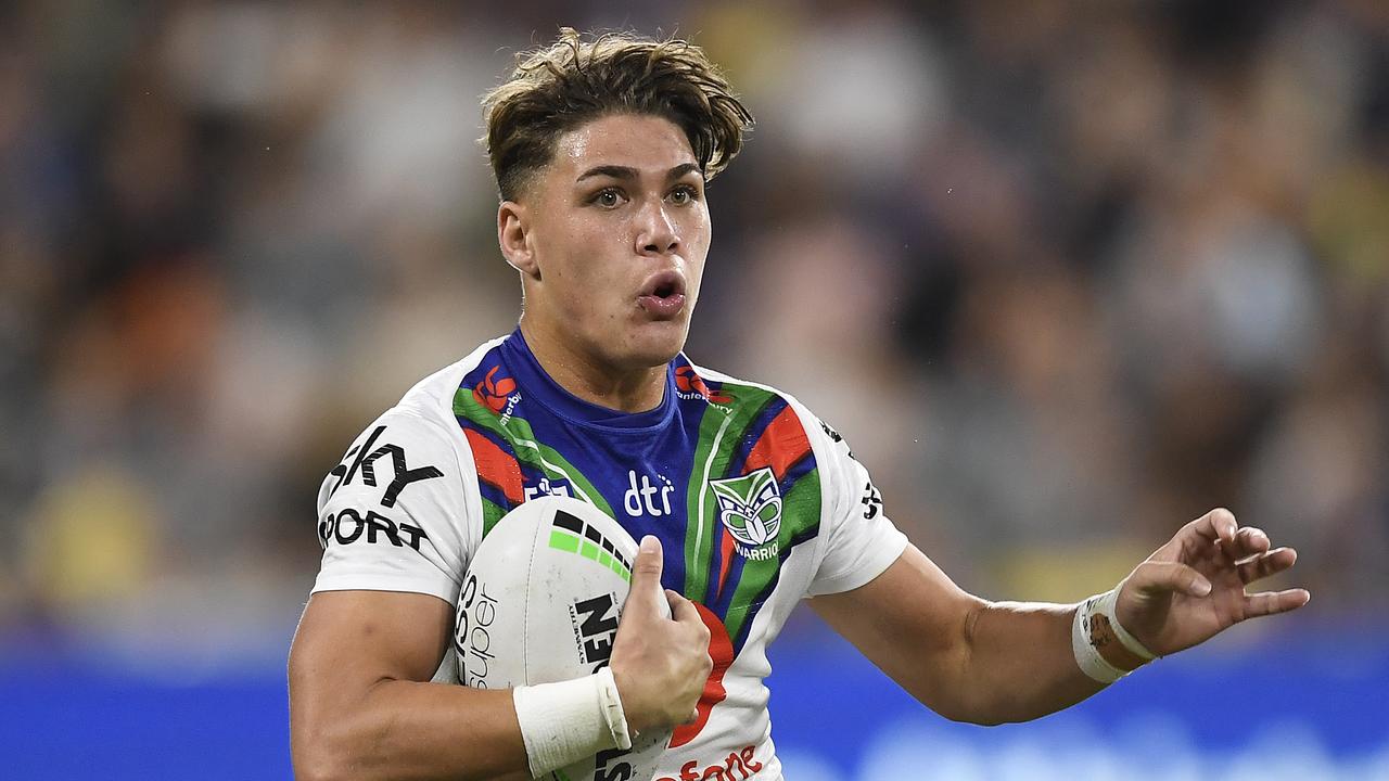 TOWNSVILLE, AUSTRALIA - MAY 28: Reece Walsh of the Warriors runs the ball during the round 12 NRL match between the North Queensland Cowboys and the New Zealand Warriors at QCB Stadium, on May 28, 2021, in Townsville, Australia. (Photo by Ian Hitchcock/Getty Images)