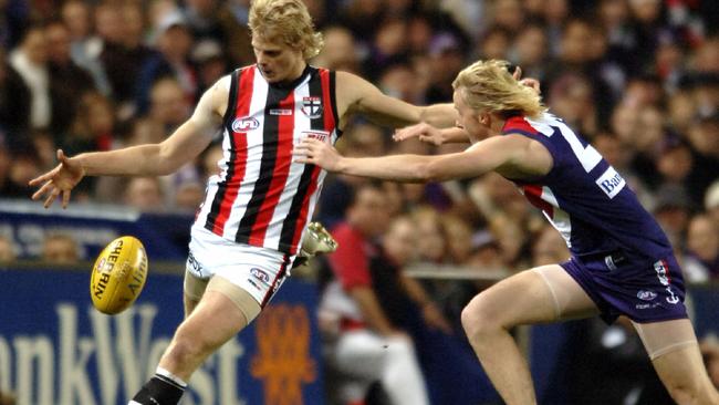 Nick Riewoldt in action against the Fremantle Dockers