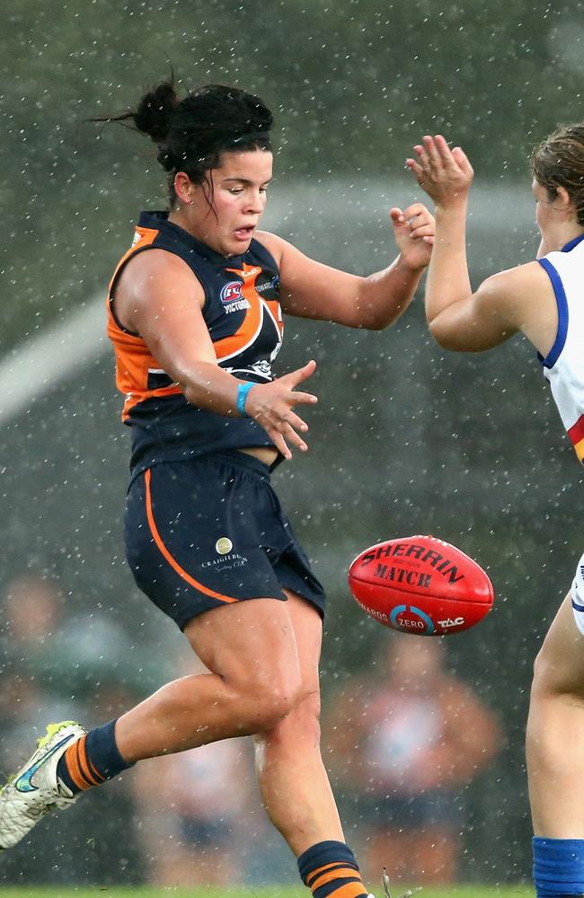 Calder Cannons Madison Prespakis gets a kick away against Eastern Ranges. Picture: Robert Prezioso.