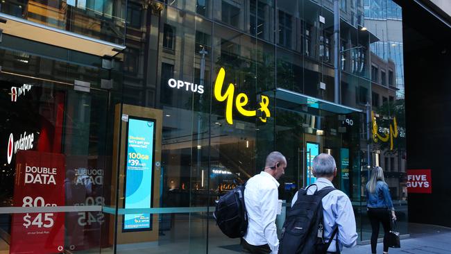 A view of the Optus shop in darkness in Sydney's CBD as an outage today throws commuter transport and small business into chaos. Picture: NCA NewsWire / Gaye Gerard