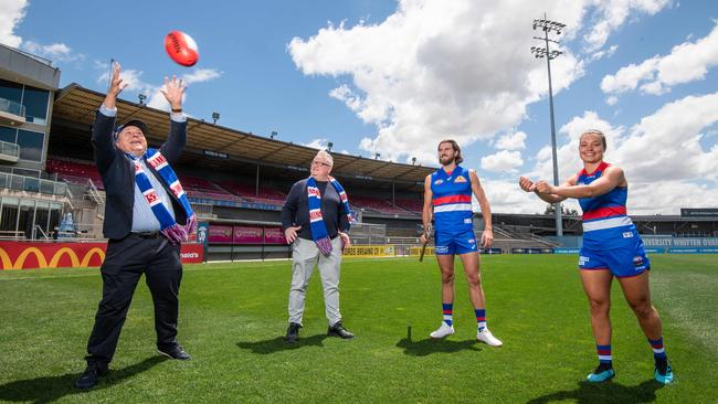 Bulldogs skipper Marcus Bontempelli, AFLW skipper Ellie Blackburn, president Peter Gordon (second from left) and Treasurer Tim Pallas (far left) Picture: Jason Edwards