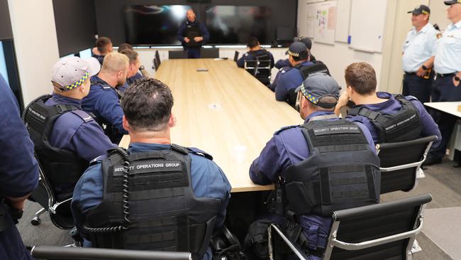 Superintendent Souther briefs SOG officers before the raid. Picture: Peter Lorimer