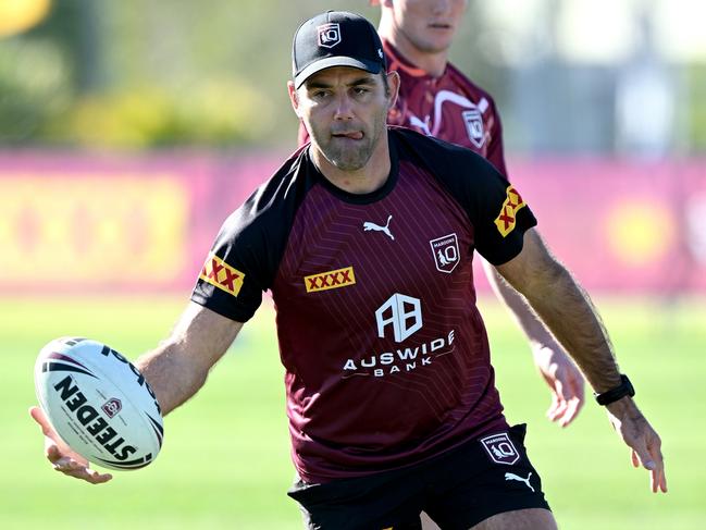 Maroons assistant coach Cameron Smith had a chat with Walsh. Picture: Getty Images