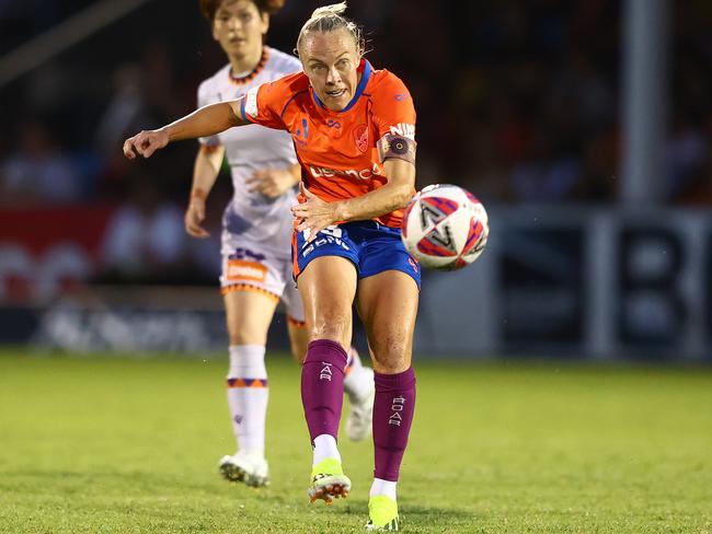 BRISBANE, AUSTRALIA - NOVEMBER 15: Tameka Yallop of the Roar kicks during the round three A-League Women's match between Brisbane Roar and Perth Glory at Perry Park, on November 15, 2024, in Brisbane, Australia. (Photo by Chris Hyde/Getty Images)