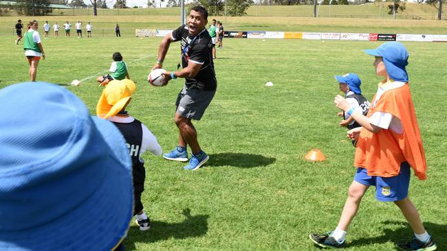 Former Fijian 7s player Waisale Serevi and students from St Andrews Public School at Nepean Rugby Park.