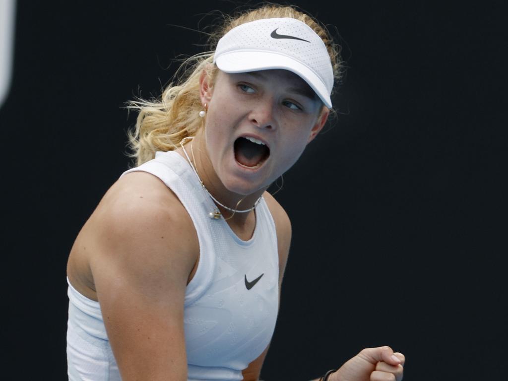 NCA. MELBOURNE, AUSTRALIA. 19th January 2025. Day 9. Australian Open Tennis at Melbourne Park. Girls singles. Emerson Jones vs Thea Frodin on court 3. Australian Emerson Jones during her 3 set win over American Thea Frodin . Picture: Michael Klein