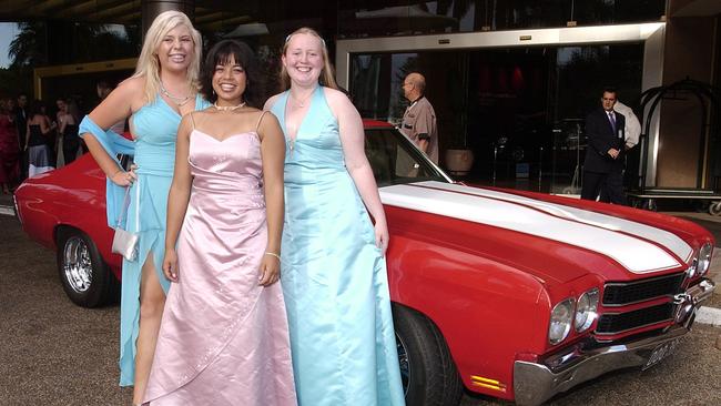 NOVEMBER 14, 2005: News. Reporter: Katie Ots. Palm Beach Currumbin State School formal at Conrad Jupiters Casino, Broadbeach. Sally Anstey, Talisa Deppeler and Elizabeth Payn. PicAlex/Carter