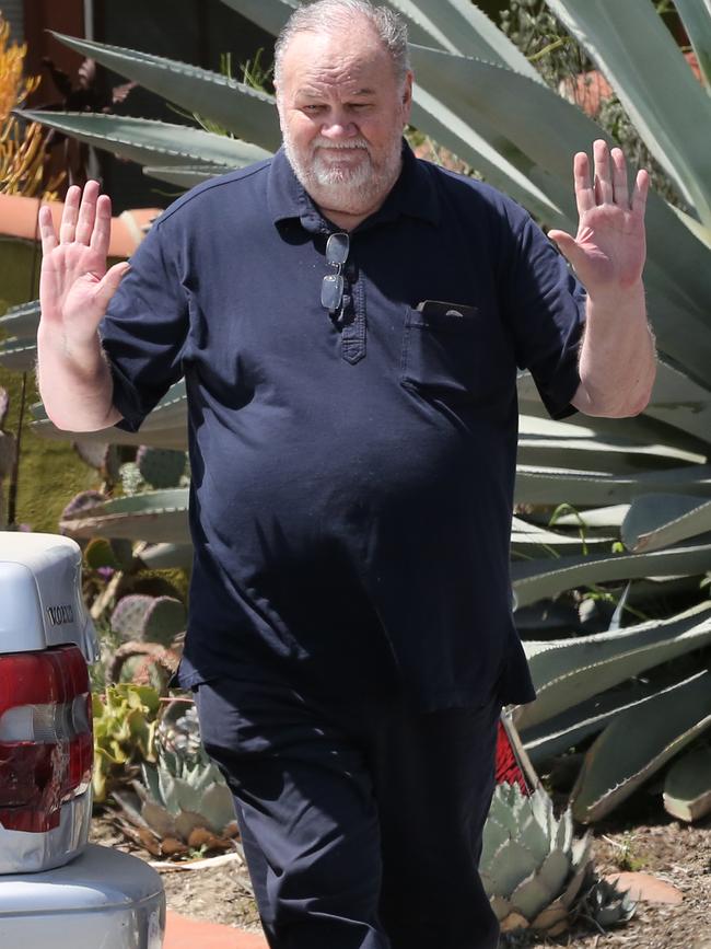 Thomas Markle drops off flowers at the home of Meghan's mother Doria Ragland. Picture: MEGA.