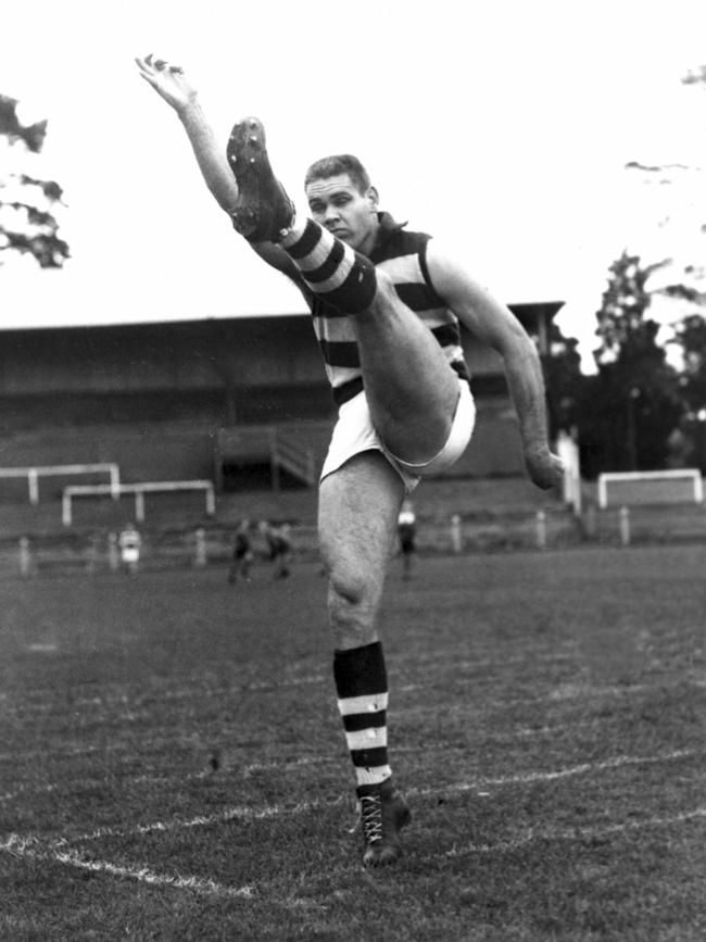 1963. Geelong's 'Polly' Farmer. Graham Farmer. HWT ARCHIVAL NEGATIVE.