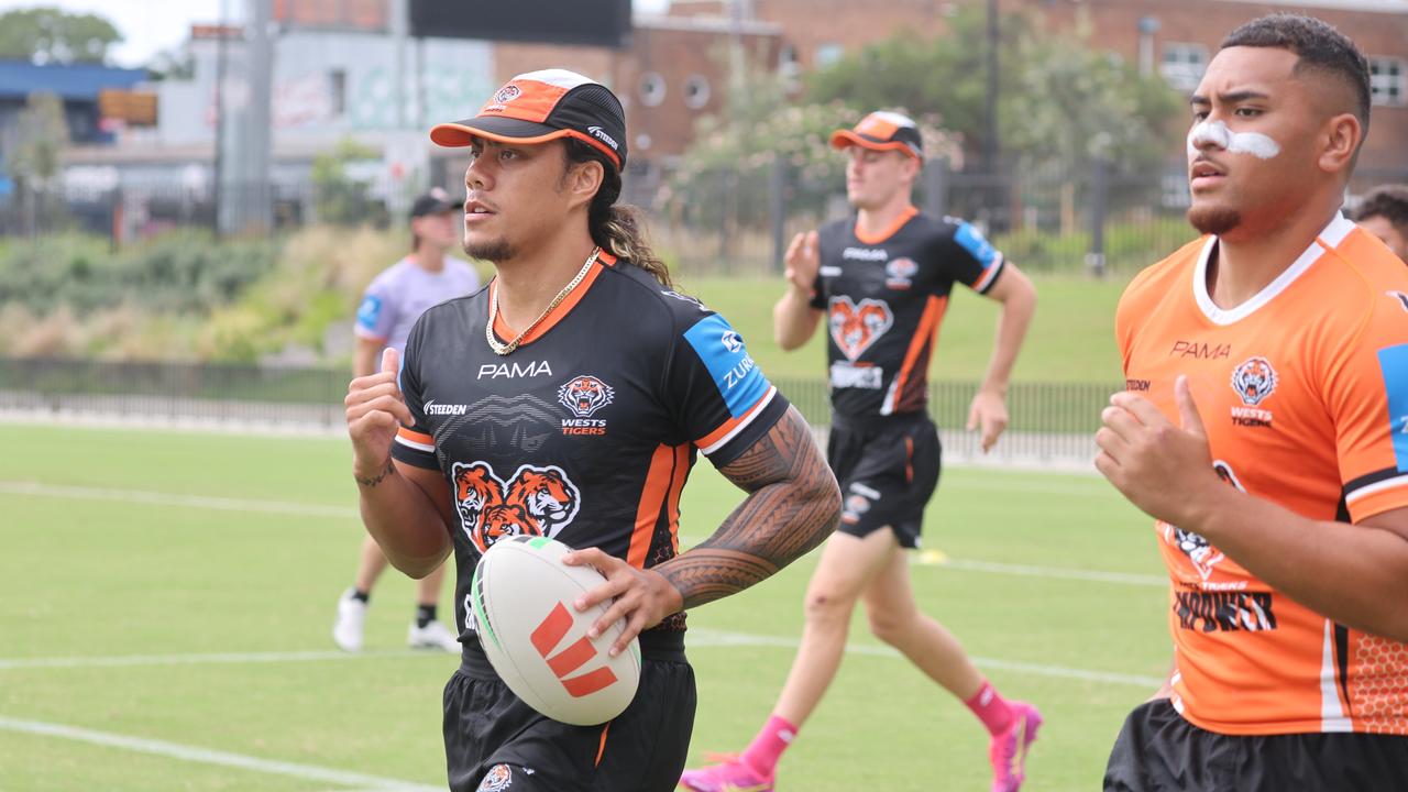 NRL 2025 Round 1 Preview: Tigers' Star Players vs. Knights