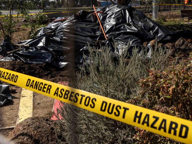 MELBOURNE, AUSTRALIA - NCA NewsWire Photos - 5 APRIL 2024: Fencing and warning tape seen around playground equipment at a park where asbestos has been found at Hosken Reserve in Coburg. Picture: NCA NewsWire / Diego Fedele