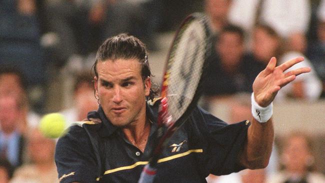 Patrick Rafter returns the ball to Agassi during their match at the US Open, in New York. Tennis. (AP Photo/Bill Kostroun). Pat Rafter.