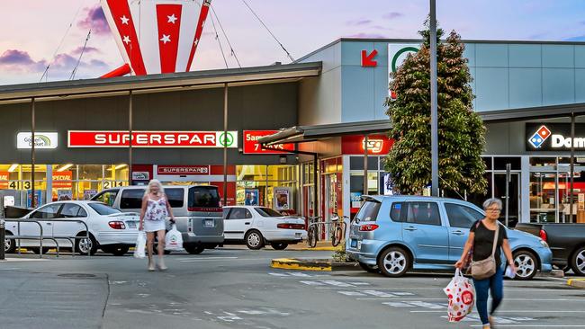 Crestwood Plaza, Molendinar