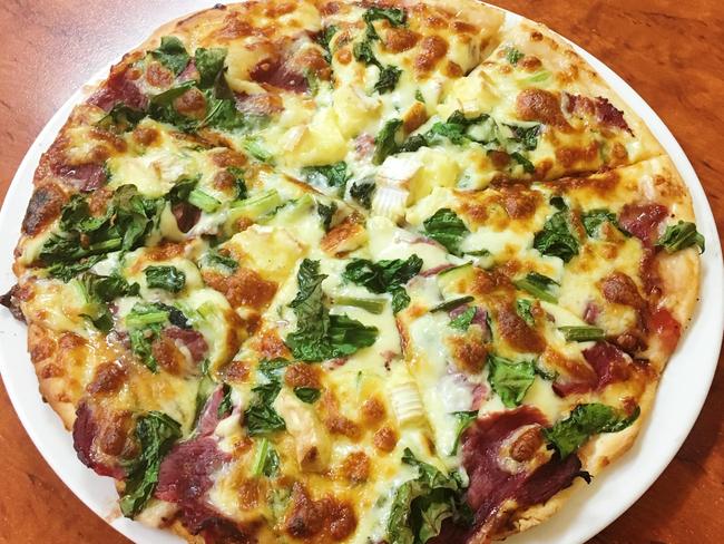 Coober Pedy , Graze .  Coat of Arms pizza at John's Pizza