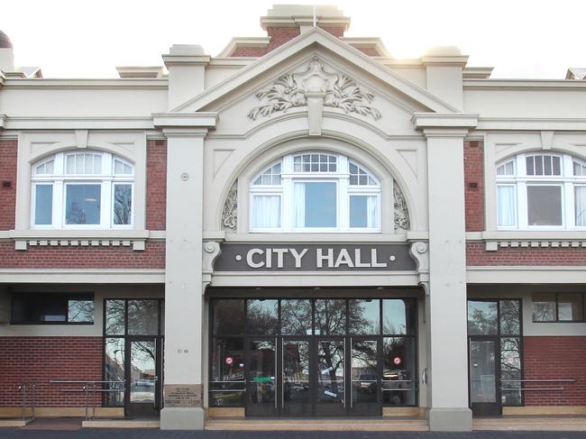 Could city hall pave way for underground bus mall?