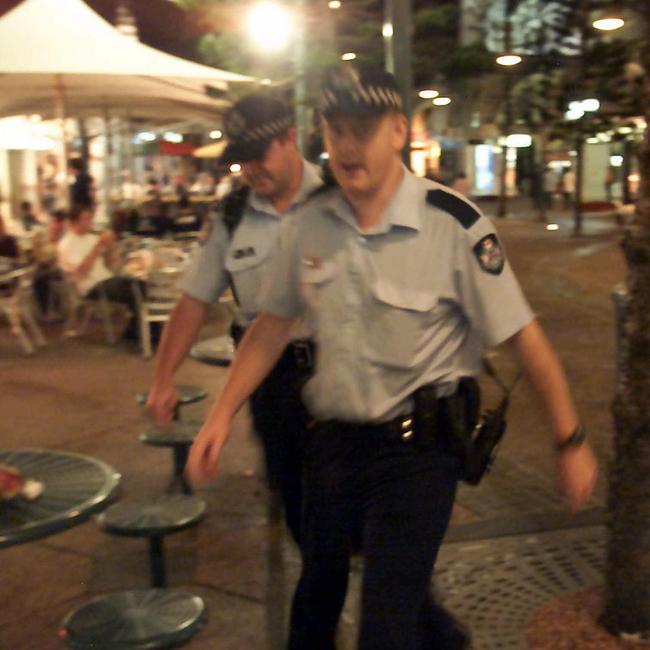 2002 Police officers in Cavill Avenue