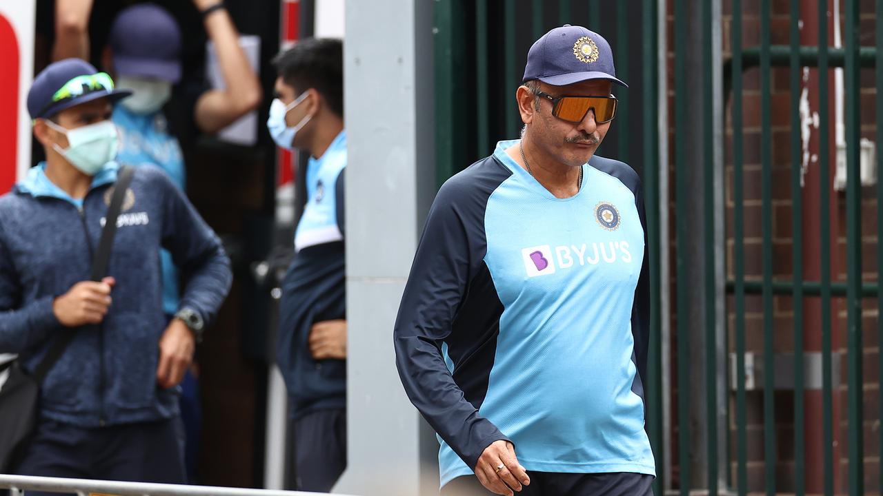 Ravi Shastri arrives at the SCG without a mask. Photo by Ryan Pierse/Getty Images