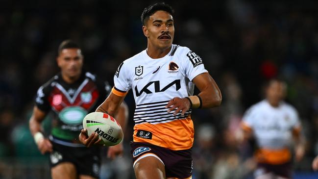 NAPIER, NEW ZEALAND - MAY 27: Deine Mariner of the Broncos makes a break to score a try during the round 13 NRL match between New Zealand Warriors and Brisbane Broncos at McLean Park on May 27, 2023 in Napier, New Zealand. (Photo by Kerry Marshall/Getty Images)