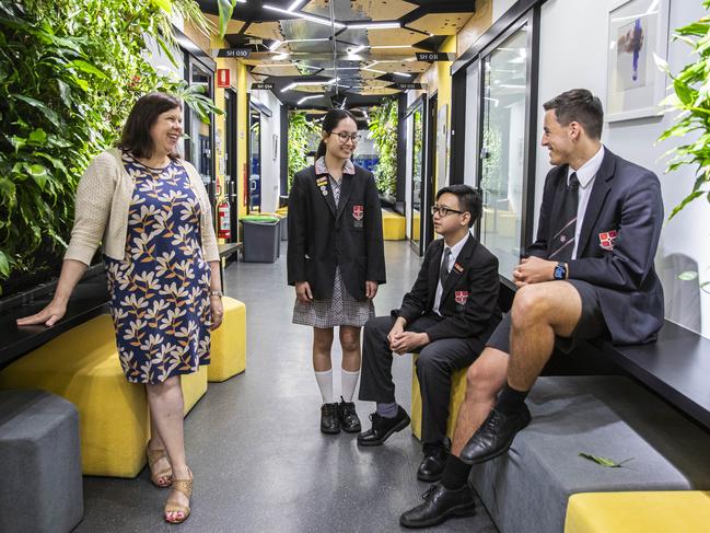 13/11/20 Caroline Chisholm Secondary school deputy principal Stephanie Banks with students (L-R) Nhi Nguyen, Christian Nguyen and Lachlan Meilak at their Braybrook campus. Aaron Francis/The Australian