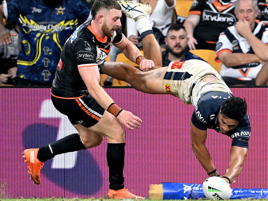 Wests Tigers vs North Queensland Cowboys, jersey clash, pink